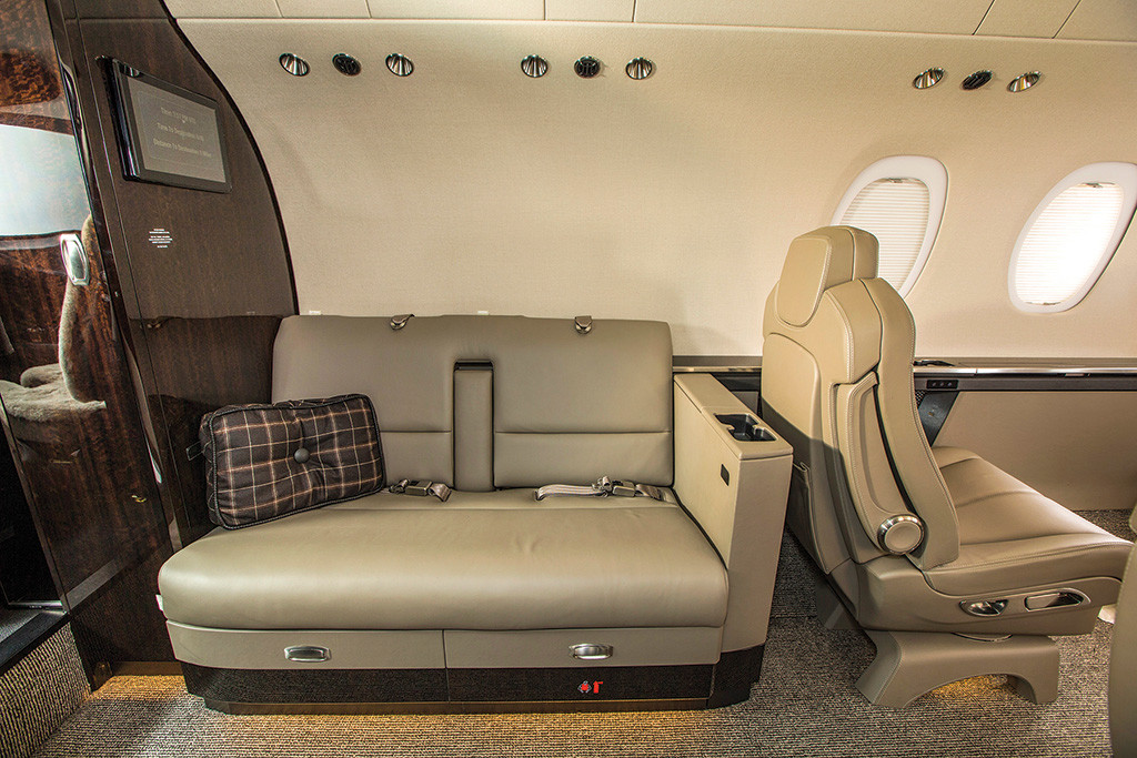 Citation Latitude Cabin - forward bench for two